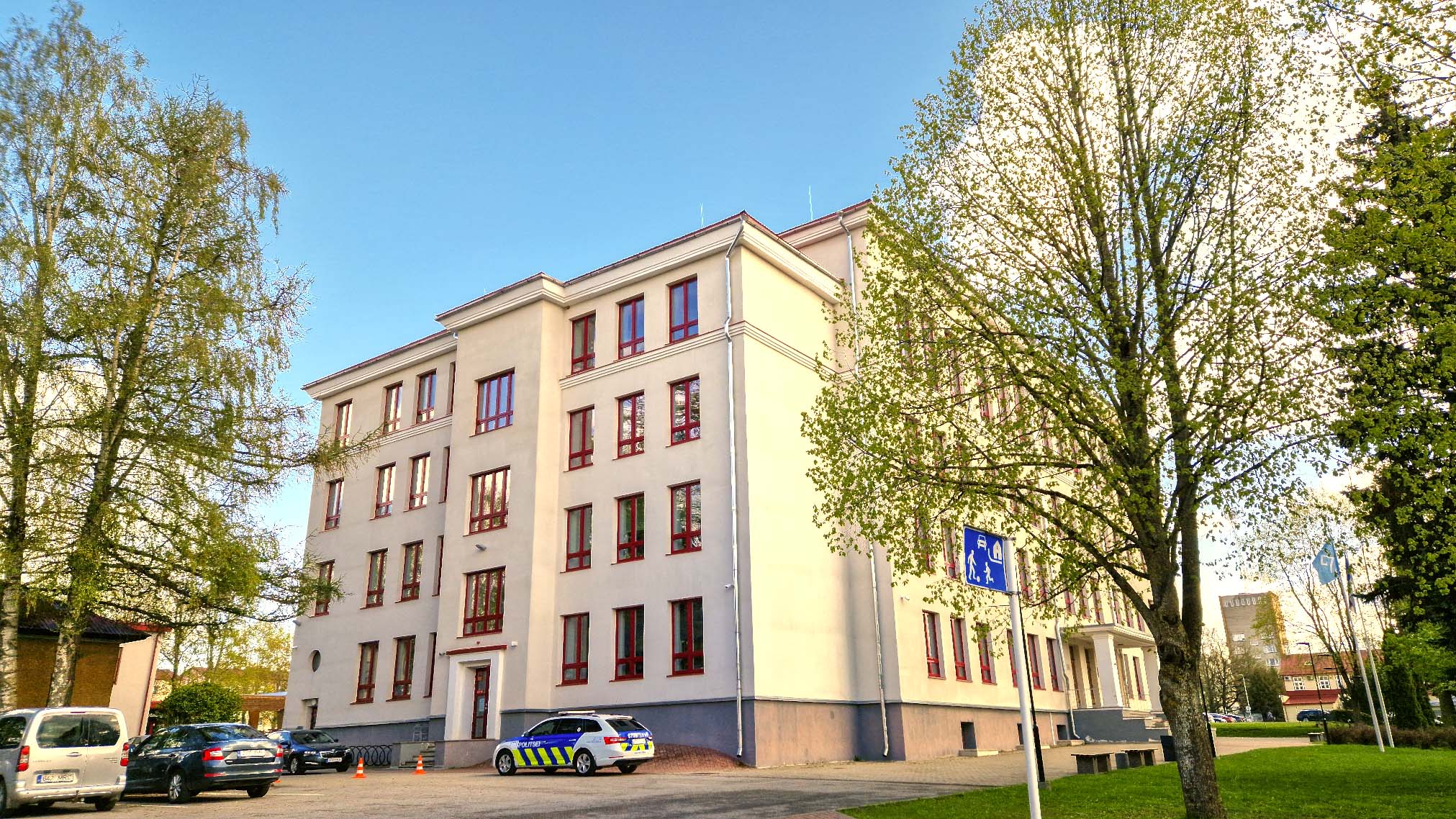 Kesklinna kooli pere saadeti pommiähvarduse tõttu koju